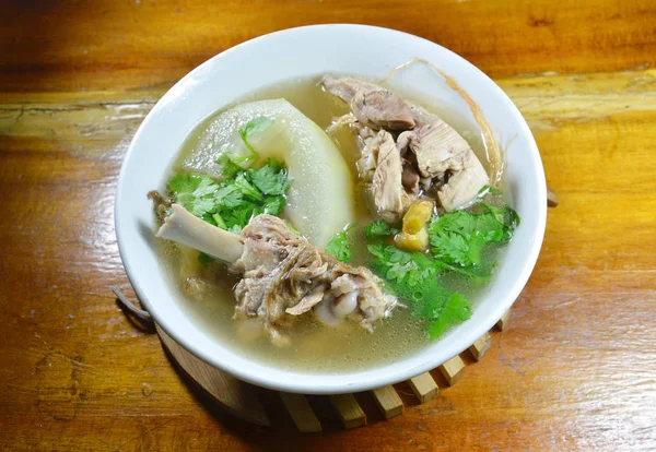 Melón de invierno hervido con sopa de pato en un tazón —  Fotos de Stock