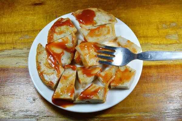 Deep fried Vietnamese pork sausage dressing ketchup stab on fork — Stock Photo, Image