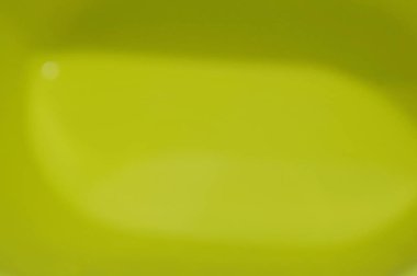 sarı plastik Havzası bulanık suda