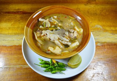 tavuk ayağı demirhindi yaprak baharatlı çorba kupa ile