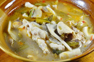 tavuk ayağı demirhindi yaprak baharatlı çorba kupa ile