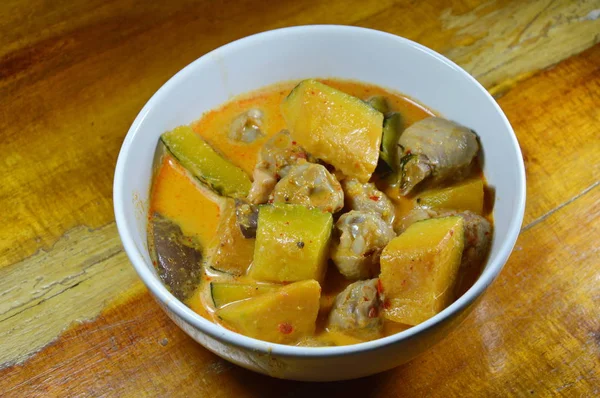 Hindistan cevizi krem tavuk diz ile baharatlı kabak köri kase