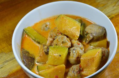 bağ tavuk Hindistan cevizi krem ile baharatlı kabak köri kase