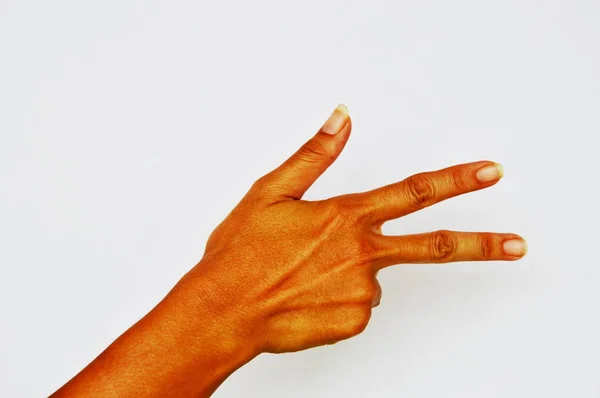 Main faire trois doigts sur fond blanc — Photo