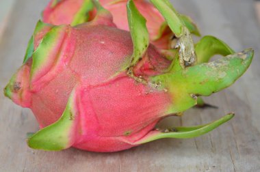 Dragon meyve ahşap tahta üzerinde