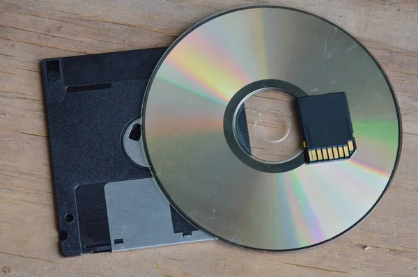 Diskett med Dvd och SD-kort utveckling för dator — Stockfoto