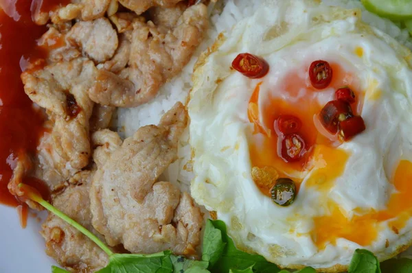 Fried pork with garlic and pepper topping creamy egg yolk on rice — Stock Photo, Image
