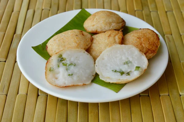 Thaise sweetmeat gegrild kokosmelk hotcake genaamd Kanom Krok — Stockfoto