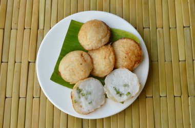 Tay sweetmeat Hindistan cevizi puding çanak üzerinde