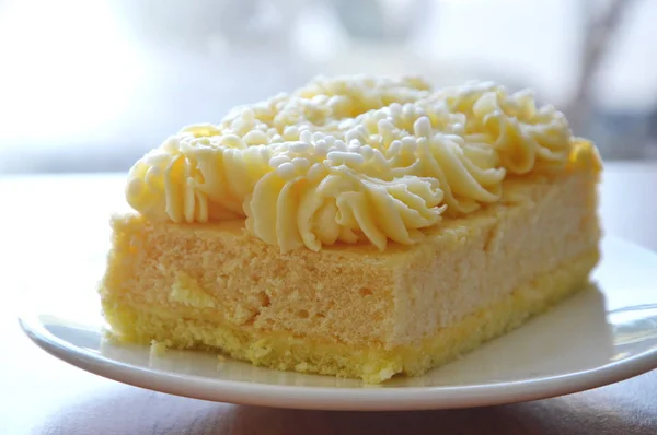 Vanilla chiffon cake on dish — Stock Photo, Image
