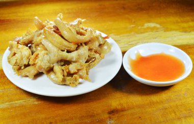 Chili Sos ile daldırma derin kızarmış tavuk