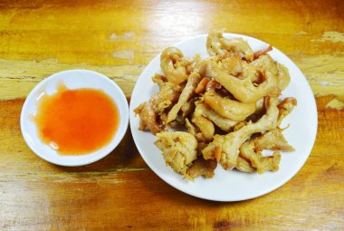 Chili Sos ile daldırma derin kızarmış tavuk