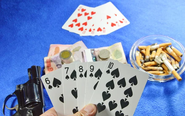 Lycklig hand öppnas spade Färgstege vinna pokerspel — Stockfoto