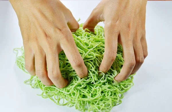 Hand thresh raw Chinese jade noodle prepare to cook — Stock Photo, Image