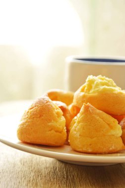 vanilya kremalı pasta yemek ve kahve Kupası