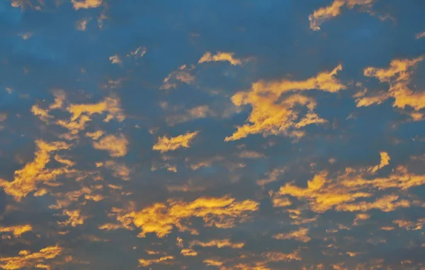 Reggel ég terjed narancs felhő — Stock Fotó