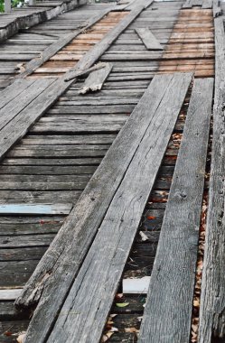 Kanal eski hasar ahşap köprü kapalı