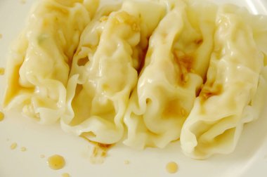  Domuz eti ezdim ve Shoyu sos plaka üzerine sos tavuk dolması Guyza karışık