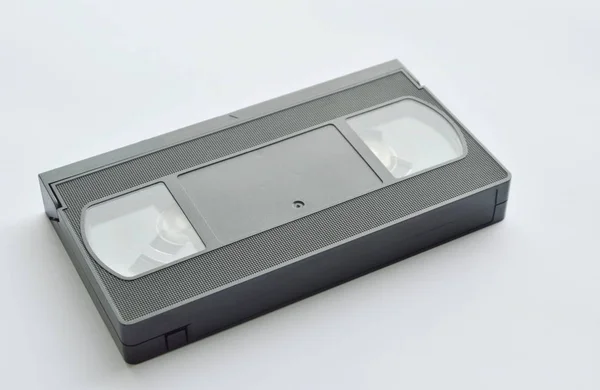 白い背景に黒のビデオ テープ レコーダー — ストック写真