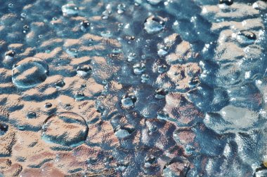 damla su yağmur sonra cam masa üzerinde haddeleme