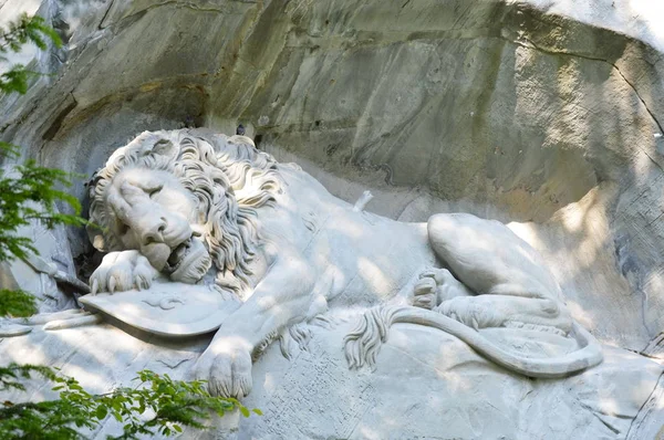 Döende Lejonet av Luzern monument och landmärke i Schweiz — Stockfoto