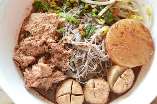 Rice vermicelli with pork ball and meat in brown soup — Stock Photo, Image