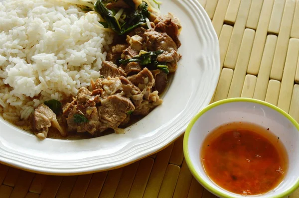 Daging babi dan kacang rebus makan pasangan dengan nasi — Stok Foto