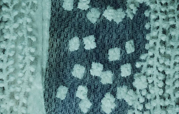 Белая кружевная ткань на текстуре рубашки и фоне — стоковое фото