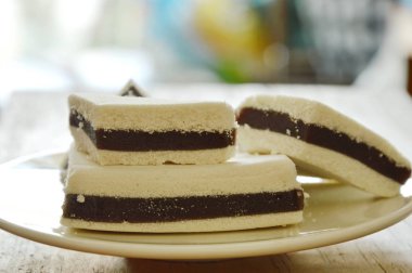 yapışkan pirinç unu Çin Sonbahar Festivali için snack tatlı püresi kırmızı fasulye dolu