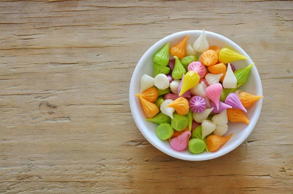 Mini encanto colorido caramelo tailandés en la taza — Foto de Stock