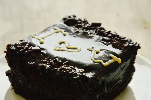 Schokolade Butterkuchen dekorieren ich liebe dich für Valentinstag auf dem Teller — Stockfoto