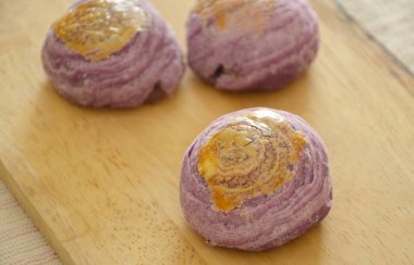  Çin böreği dolma lapa tatlı taro ve fasulye ahşap kesme blok