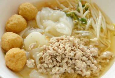  büyük erişte Tepesi haşlanmış kıyılmış domuz eti ve karides topu çorbası