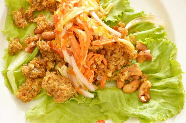  Çıtır çıtır kızarmış pirzola catfish yeşil mango sos tatlı ve ekşi sos salatası ile