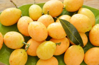  Marian Erik tropikal meyve muz yaprağına ikiye ayırmak yaz aylarında üretilen