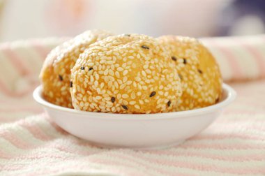  Kızarmış yapış yapış topa susam doldurulmuş ezdim sarı fasulye Kupası tepesi