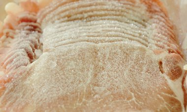  tepside dondurulmuş çiğ domuz eti bonfile dilimi