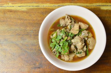  haşlanmış pirzola tavuk balık sosu çorba maydanoz ve taze soğan kupa Tepesi