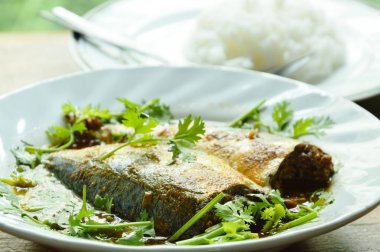  haşlanmış uskumru balık sosu çorba Tepesi maydanoz yemek pirinç ile çift