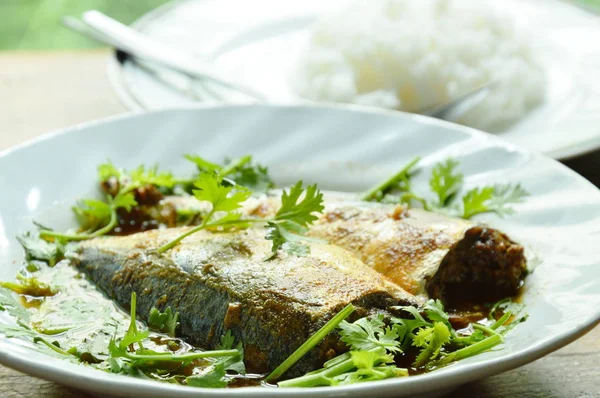  haşlanmış uskumru balık sosu çorba Tepesi maydanoz yemek pirinç ile çift