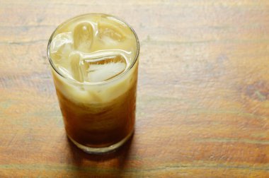  buzlu kahve süt cam yüzen Tepesi