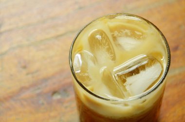  buzlu kahve süt cam yüzen Tepesi