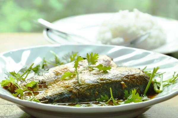  haşlanmış uskumru balık sosu çorba Tepesi maydanoz yemek pirinç ile çift