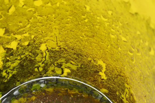  su ve kuru yosun lekesi sarı Plastik depo gözlerinde sıkışmış