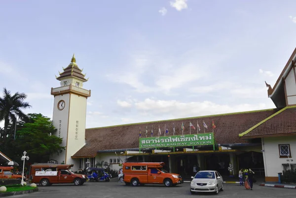 Přední budova železniční stanice Chiangmai v Thajsku — Stock fotografie