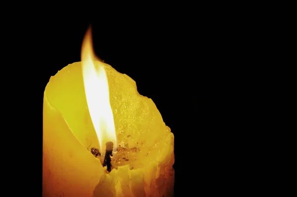 Kerzenschein in der dunklen Nacht — Stockfoto