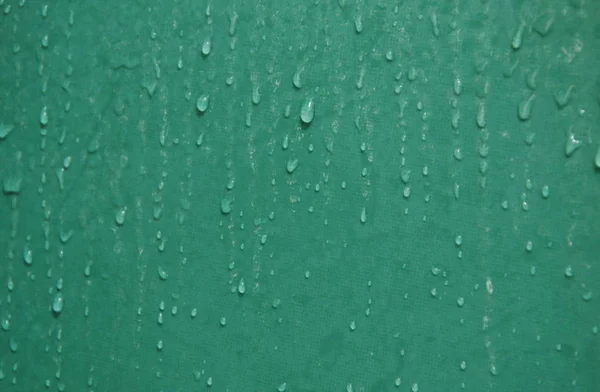 Goccia d'acqua e macchia sulla parete del bagno di piastrelle verdi — Foto Stock