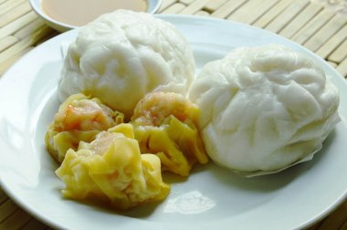  Çince buğulanmış çörek kıyılmış domuz eti ve Dim sum soya sosu ile doldurulmuş