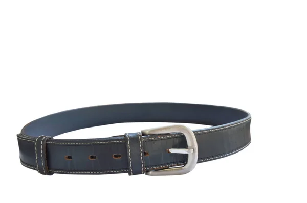 Rollo de cinturón de cuero negro para hombres sobre fondo blanco —  Fotos de Stock