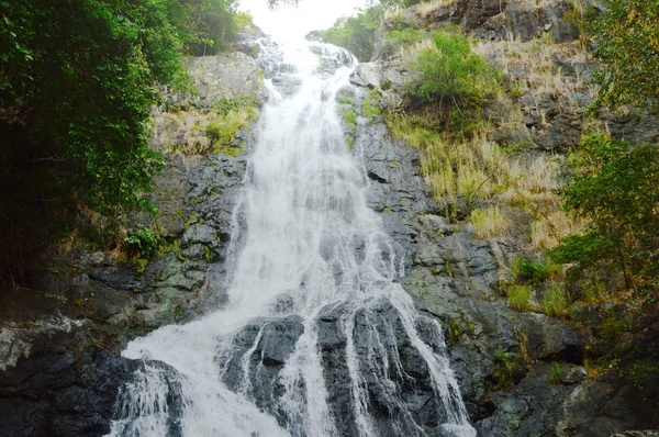 Sarika hoge waterval in Thailand — Stockfoto